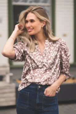 Roella Graphic Fade Blouse Dark Sand