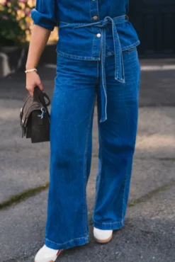 Rylan Elena Pants Mid Blue Wash
