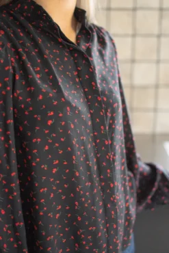 Sabby LS Shirt Black W Red Flower