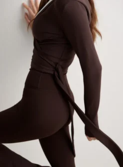 Shape Seamless Wrap Long Sleeve Chocolate