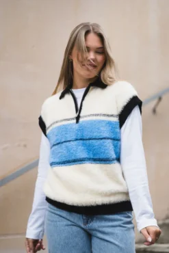 Sky Knit Waistcoat Black/Blue