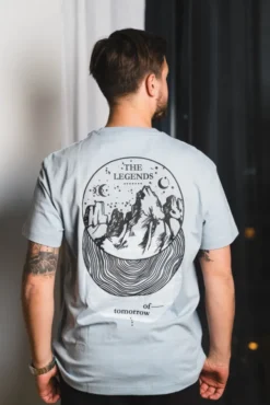 SS Relaxed Graphic Tee Jet Stream