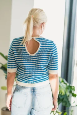 Stilla Knit Top White W. Blue