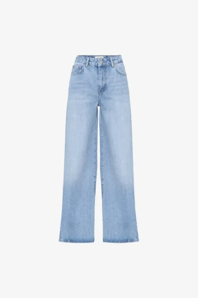 Taylor Light Blue