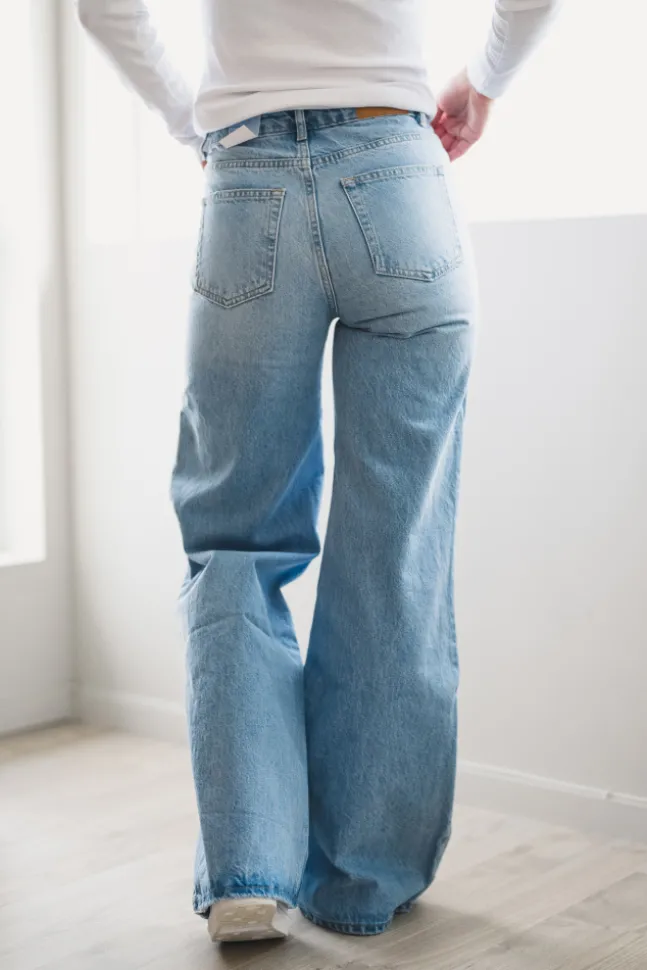 Taylor Light Blue