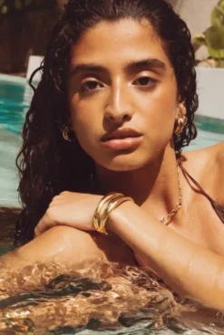 The Curved Bangle Gold
