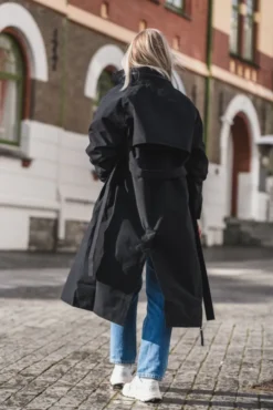 Vik Coat Black