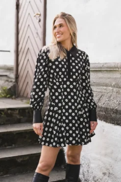 Viola Floral Creme Fleur Black