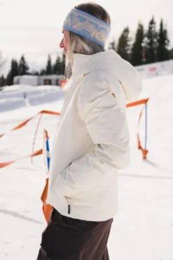 W Tryvann Light Down Jacket Ecru