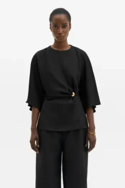 Zilla Brooch Detailed Blouse Black